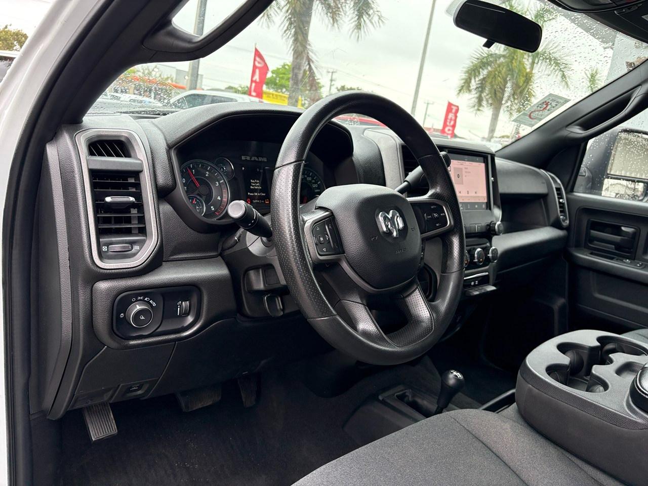 RAM 3500 Tradesman Crew Cab 4WD DRW 2023