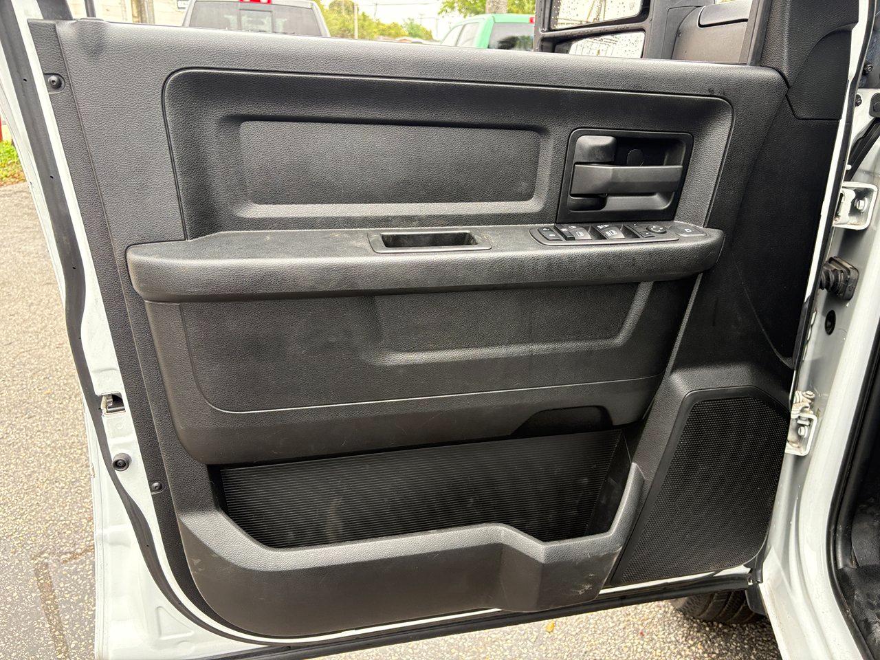 RAM 3500 Tradesman Crew Cab 4WD DRW 2023