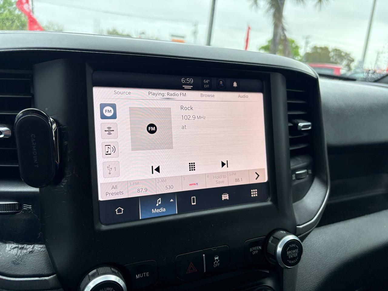 RAM 3500 Tradesman Crew Cab 4WD DRW 2023