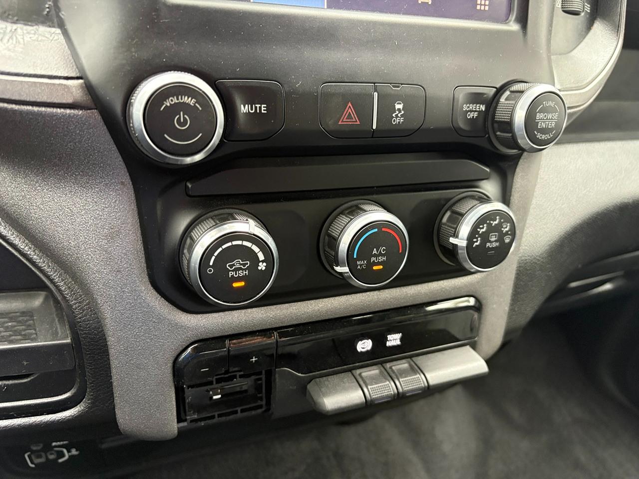 RAM 3500 Tradesman Crew Cab 4WD DRW 2023