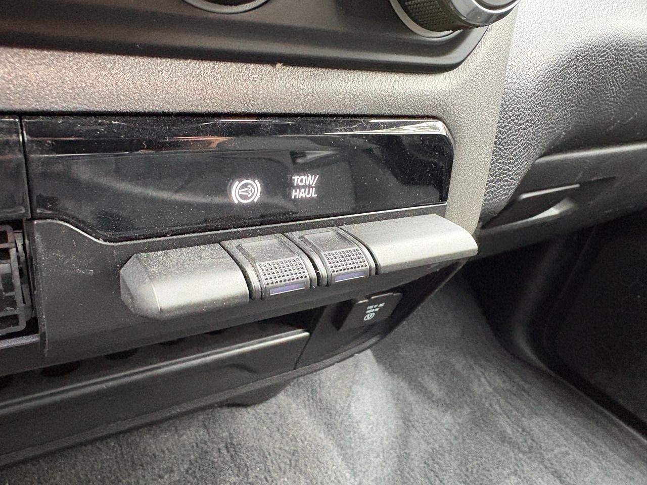 RAM 3500 Tradesman Crew Cab 4WD DRW 2023