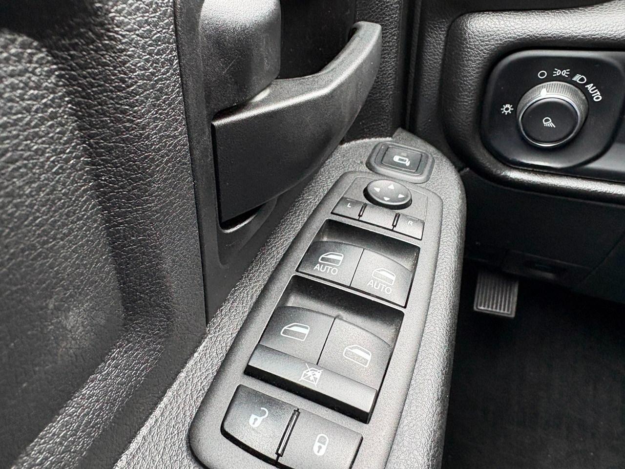 RAM 3500 Tradesman Crew Cab 4WD DRW 2023