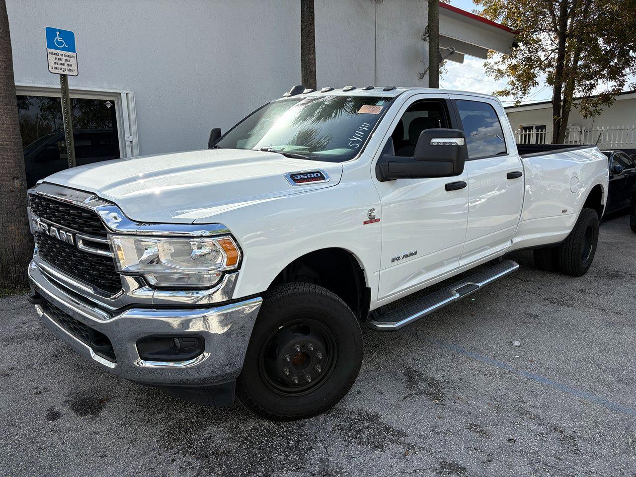 RAM 3500 Big Horn Crew Cab LWB 4WD DRW 2024