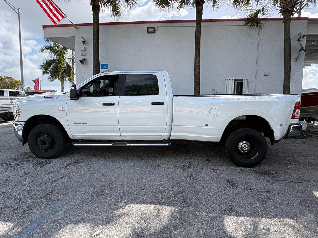 RAM 3500 Big Horn Crew Cab LWB 4WD DRW 2024