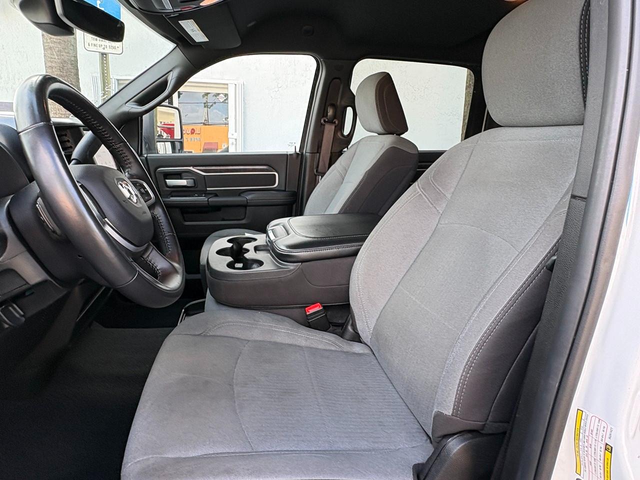 RAM 3500 Big Horn Crew Cab LWB 4WD DRW 2024