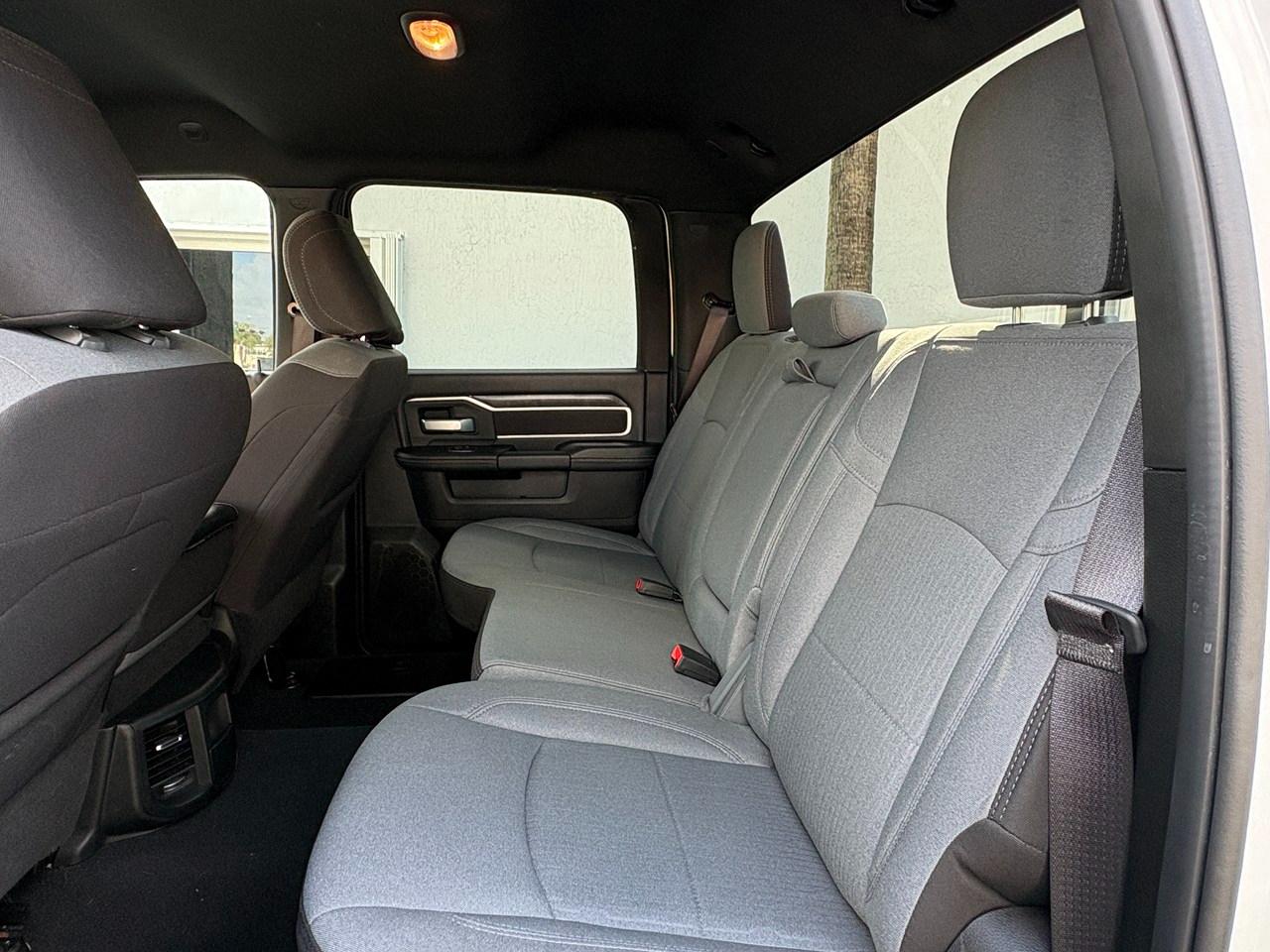 RAM 3500 Big Horn Crew Cab LWB 4WD DRW 2024