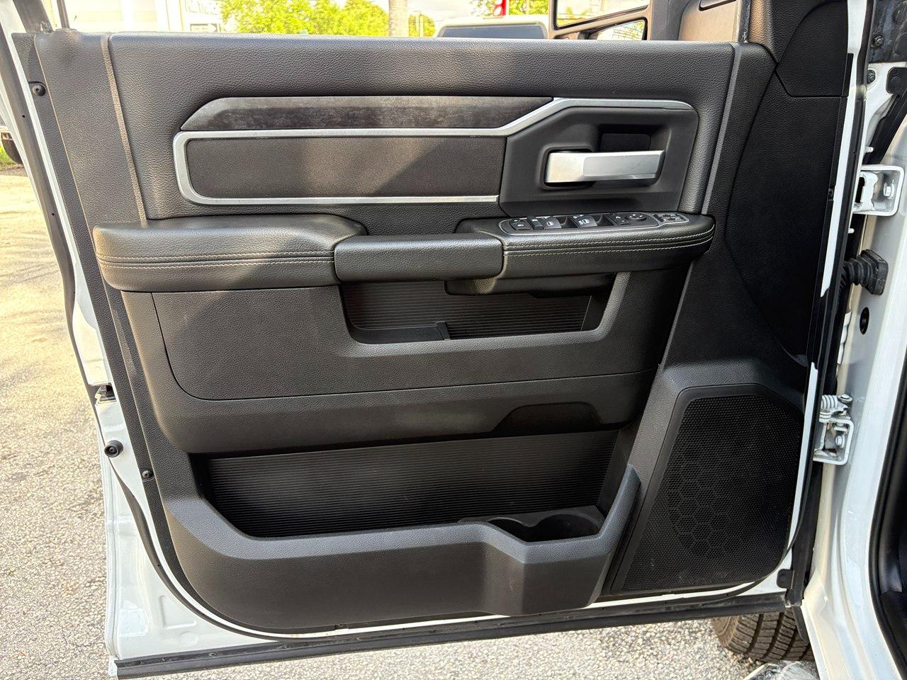 RAM 3500 Big Horn Crew Cab LWB 4WD DRW 2024