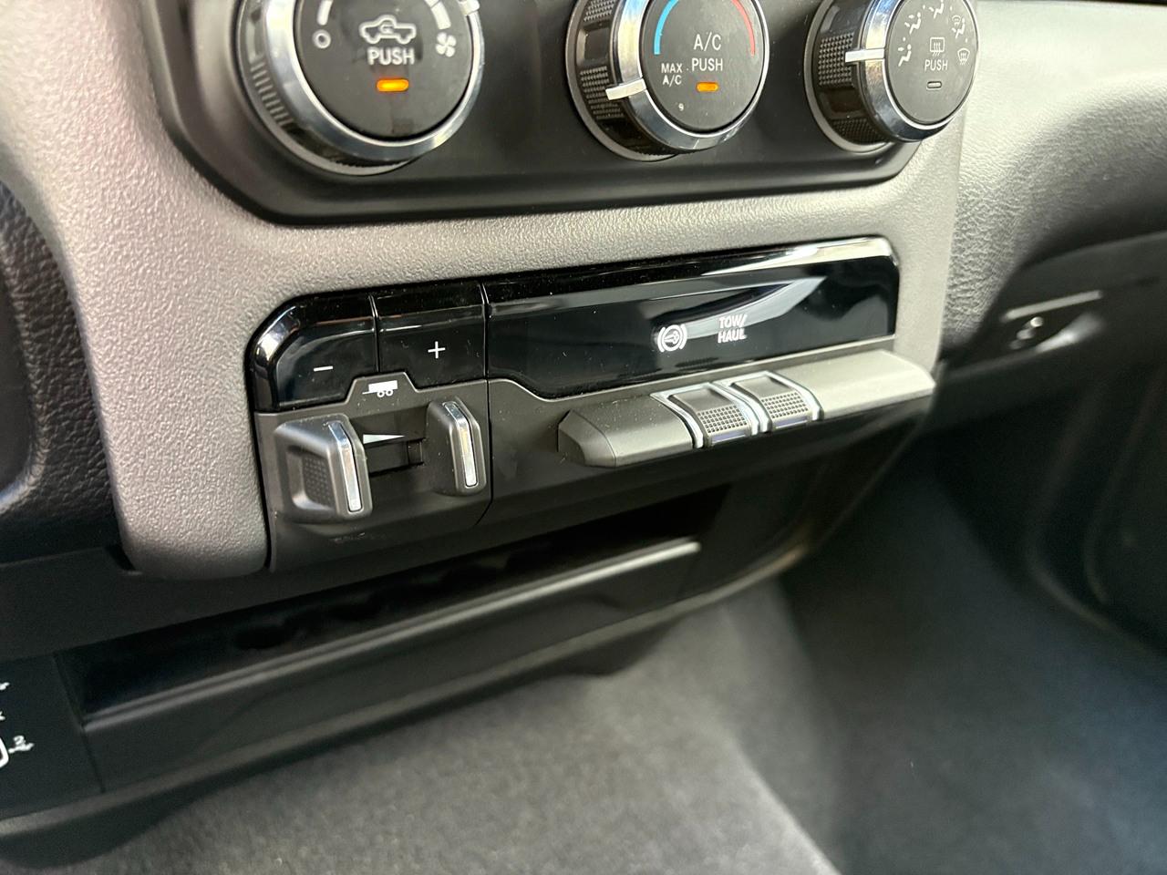 RAM 3500 Big Horn Crew Cab LWB 4WD DRW 2024