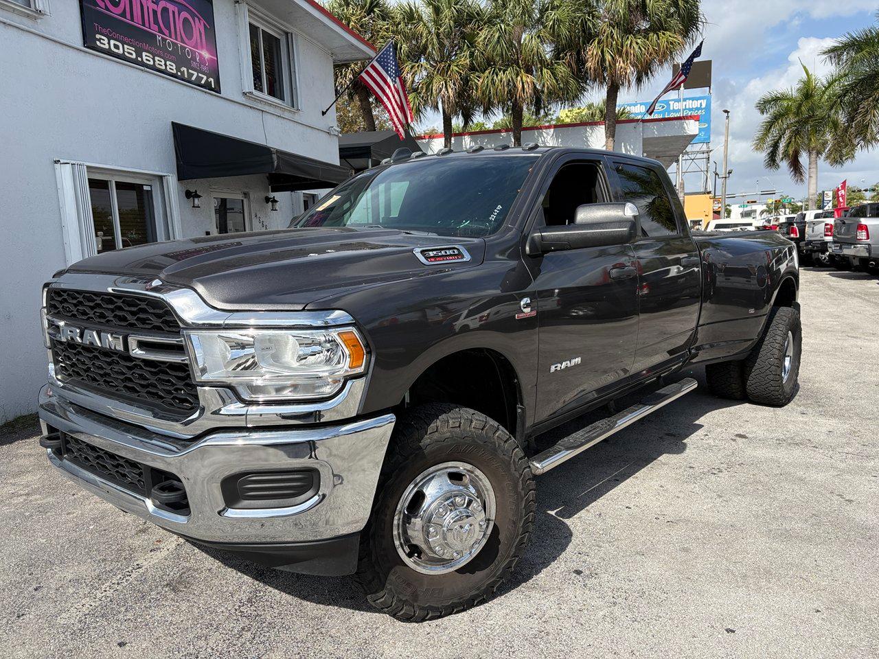 RAM 3500 Tradesman Crew Cab 4WD DRW 2022