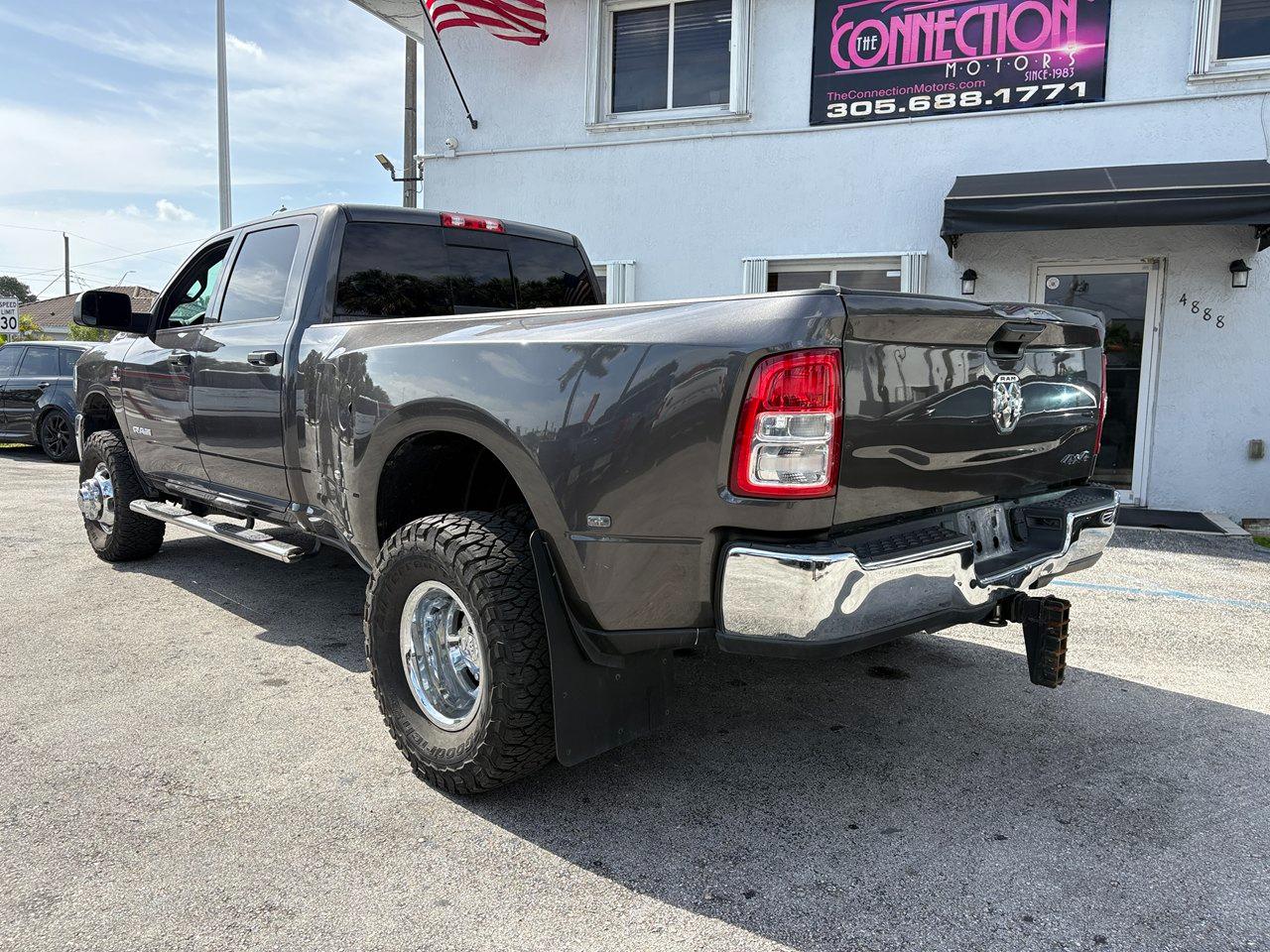 RAM 3500 Tradesman Crew Cab 4WD DRW 2022
