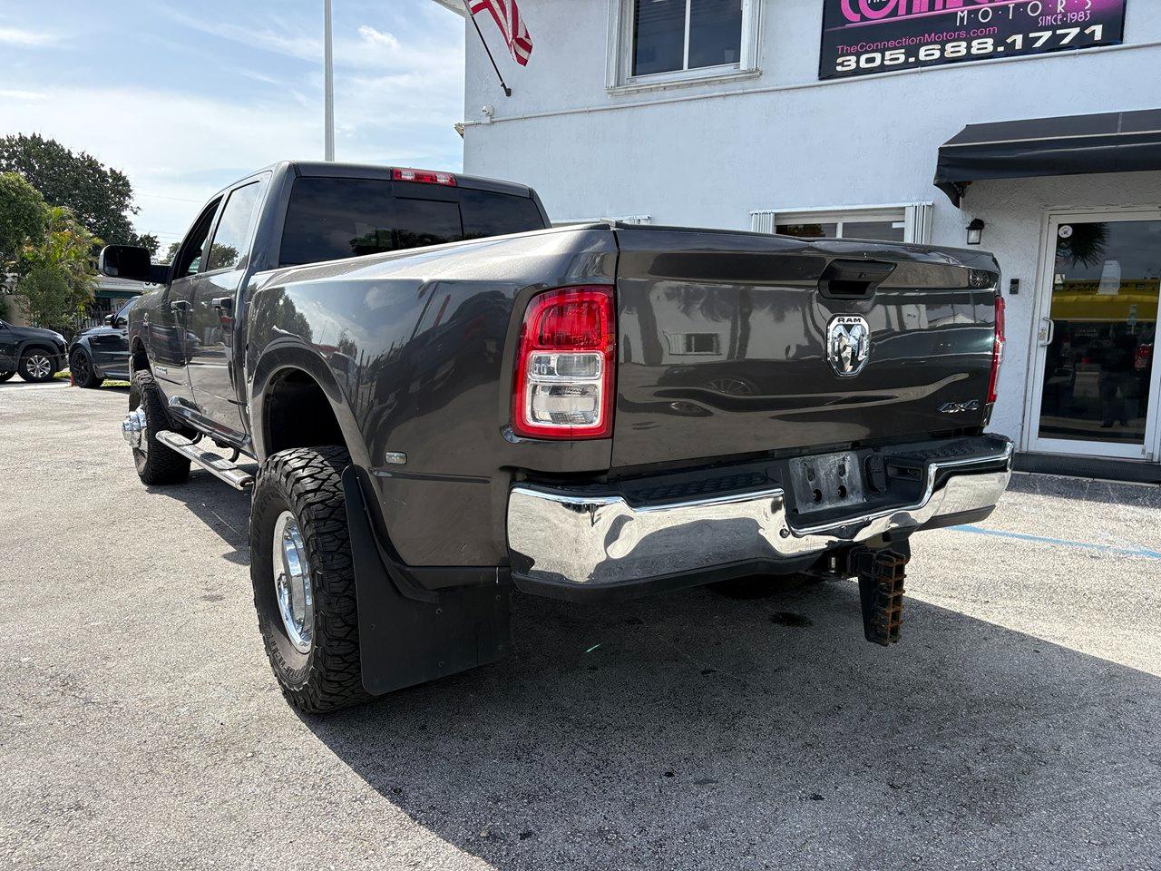 RAM 3500 Tradesman Crew Cab 4WD DRW 2022