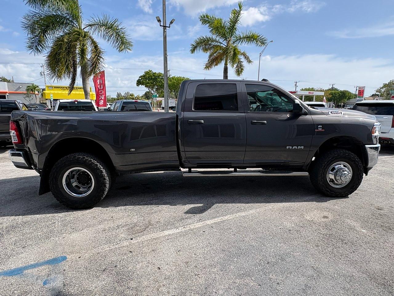 RAM 3500 Tradesman Crew Cab 4WD DRW 2022