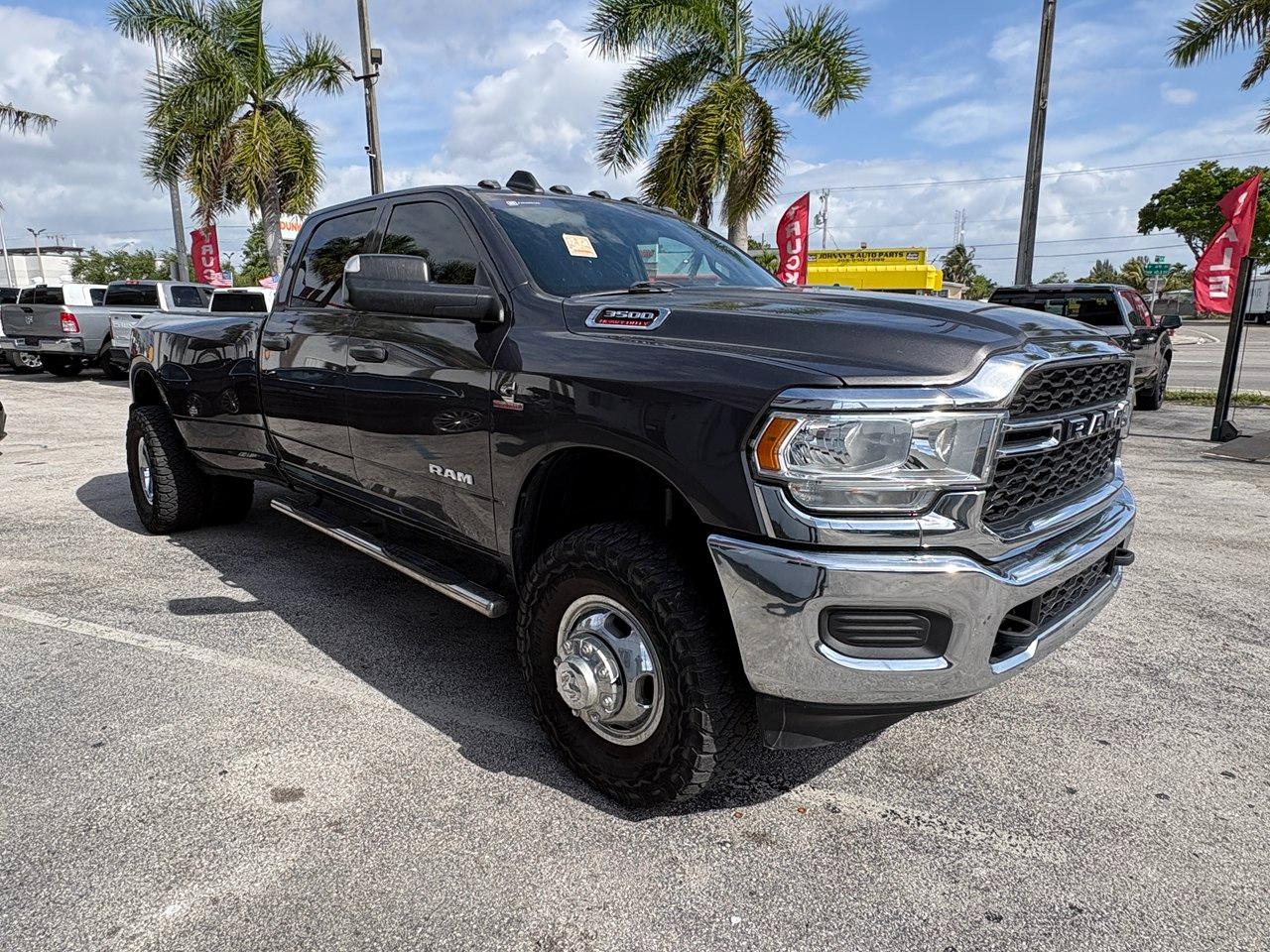 RAM 3500 Tradesman Crew Cab 4WD DRW 2022