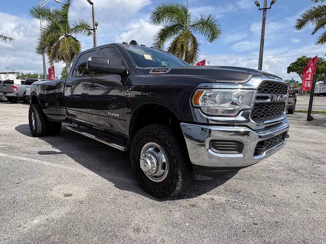 RAM 3500 Tradesman Crew Cab 4WD DRW 2022