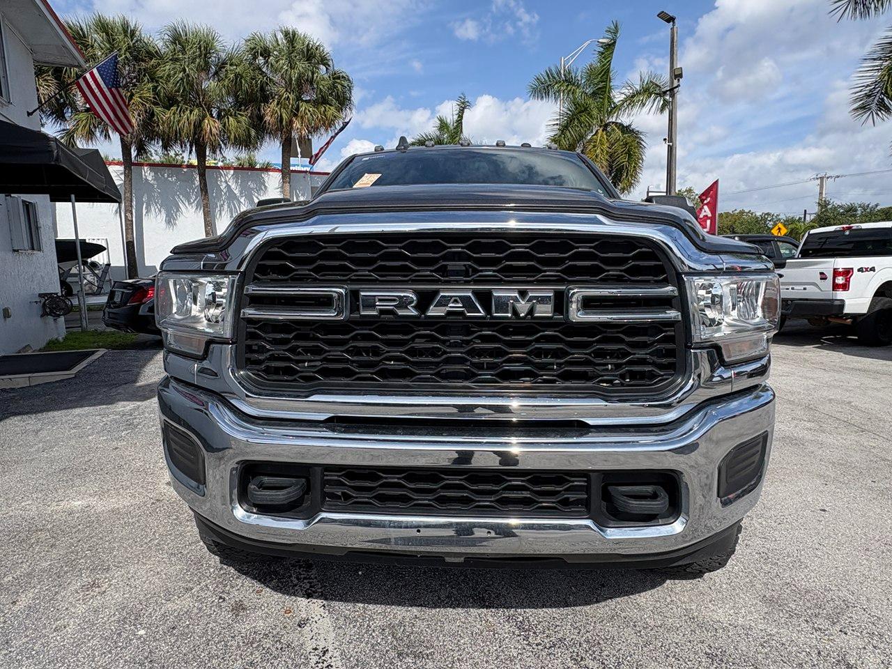 RAM 3500 Tradesman Crew Cab 4WD DRW 2022