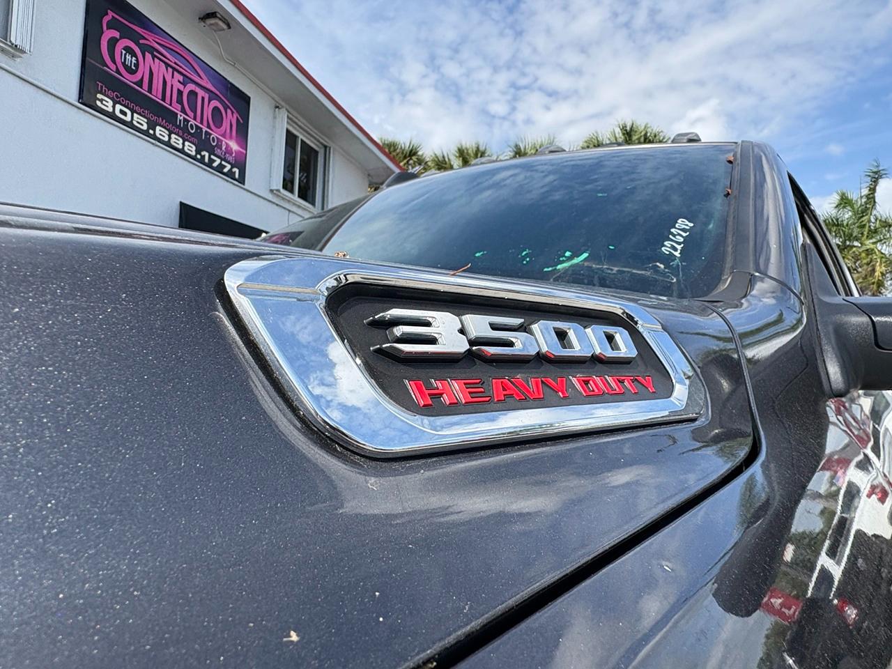 RAM 3500 Tradesman Crew Cab 4WD DRW 2022