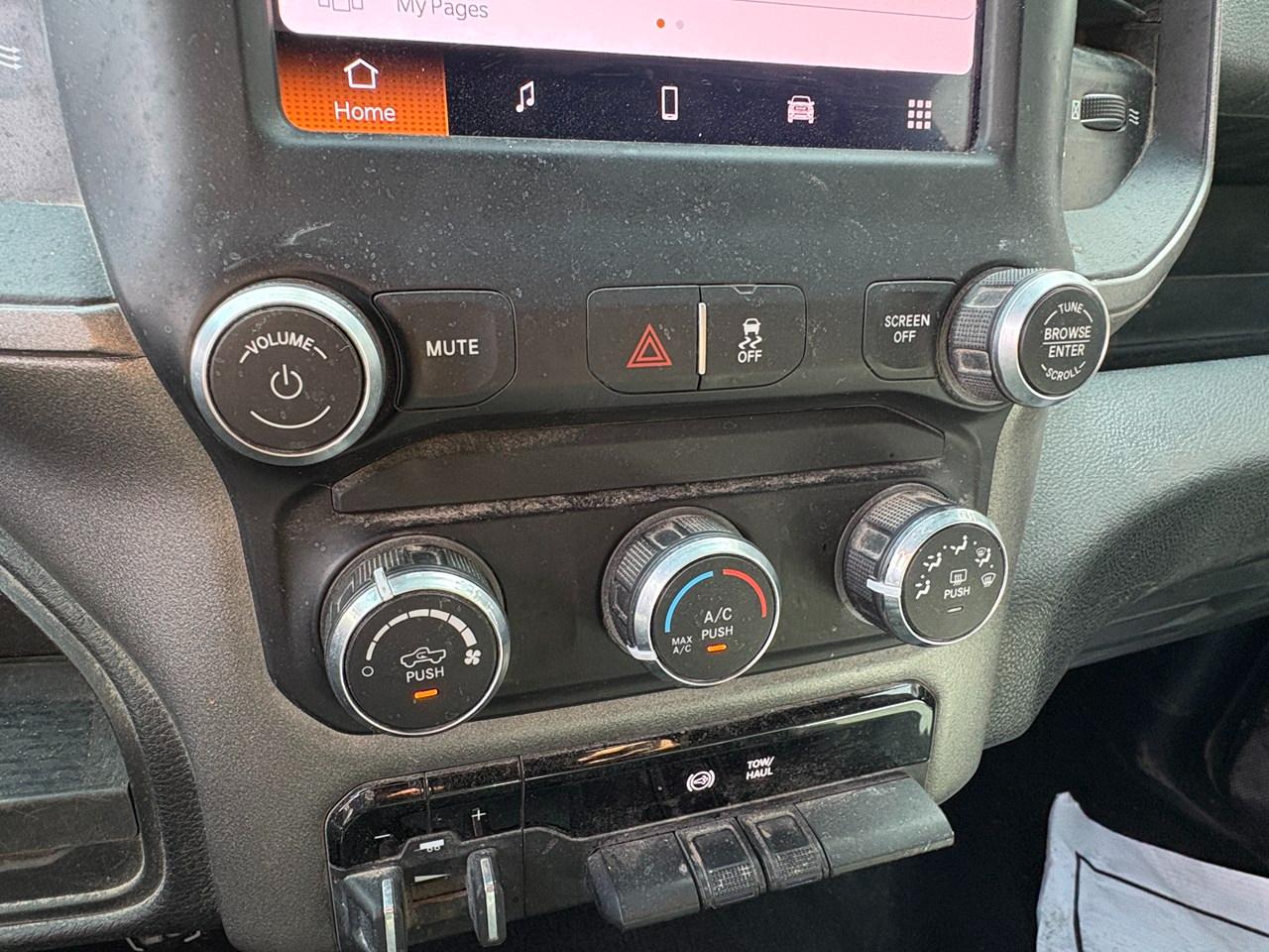 RAM 3500 Tradesman Crew Cab 4WD DRW 2022