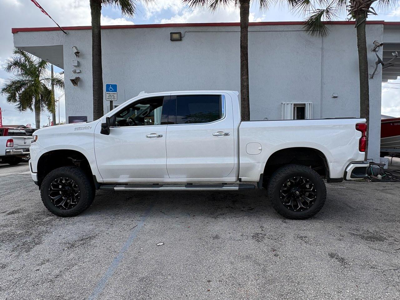 Chevrolet Silverado 1500 High Country Crew Cab Long Box 4WD 2021