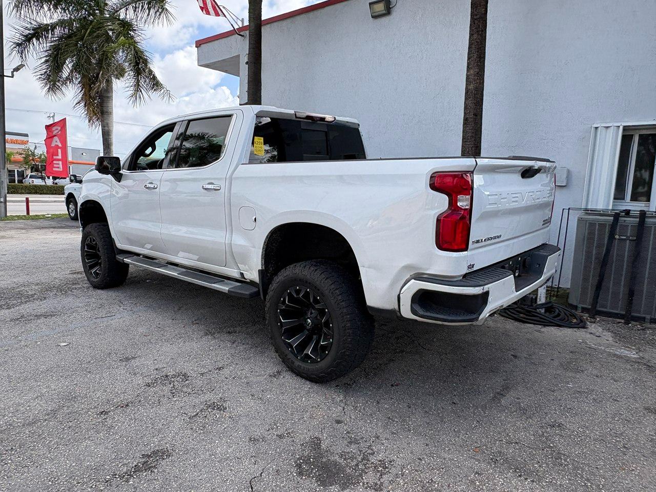 Chevrolet Silverado 1500 High Country Crew Cab Long Box 4WD 2021
