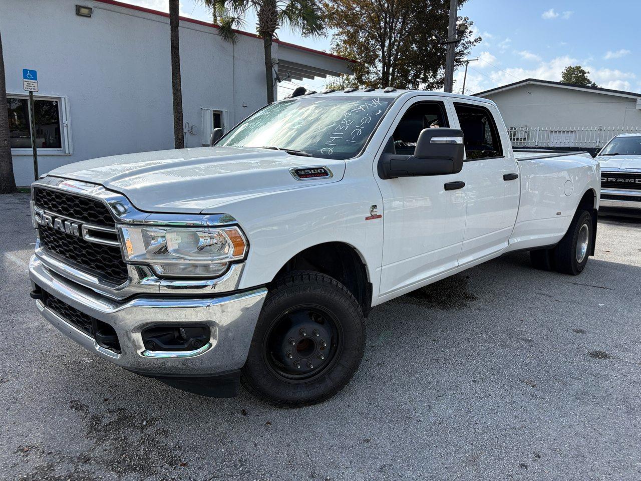 RAM 3500 Tradesman Crew Cab LWB 2WD DRW 2024