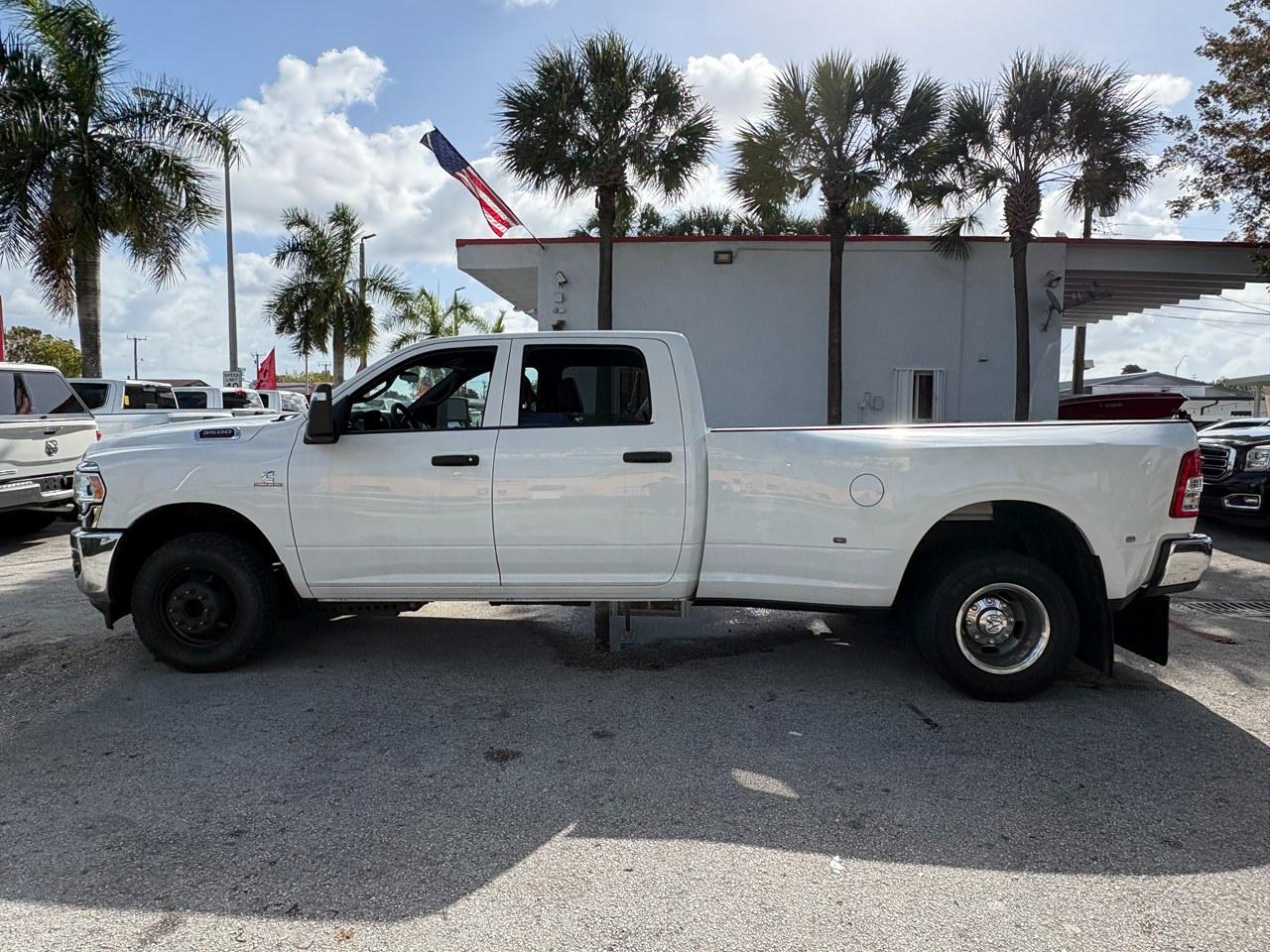 RAM 3500 Tradesman Crew Cab LWB 2WD DRW 2024