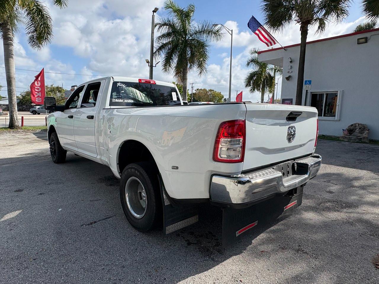 RAM 3500 Tradesman Crew Cab LWB 2WD DRW 2024