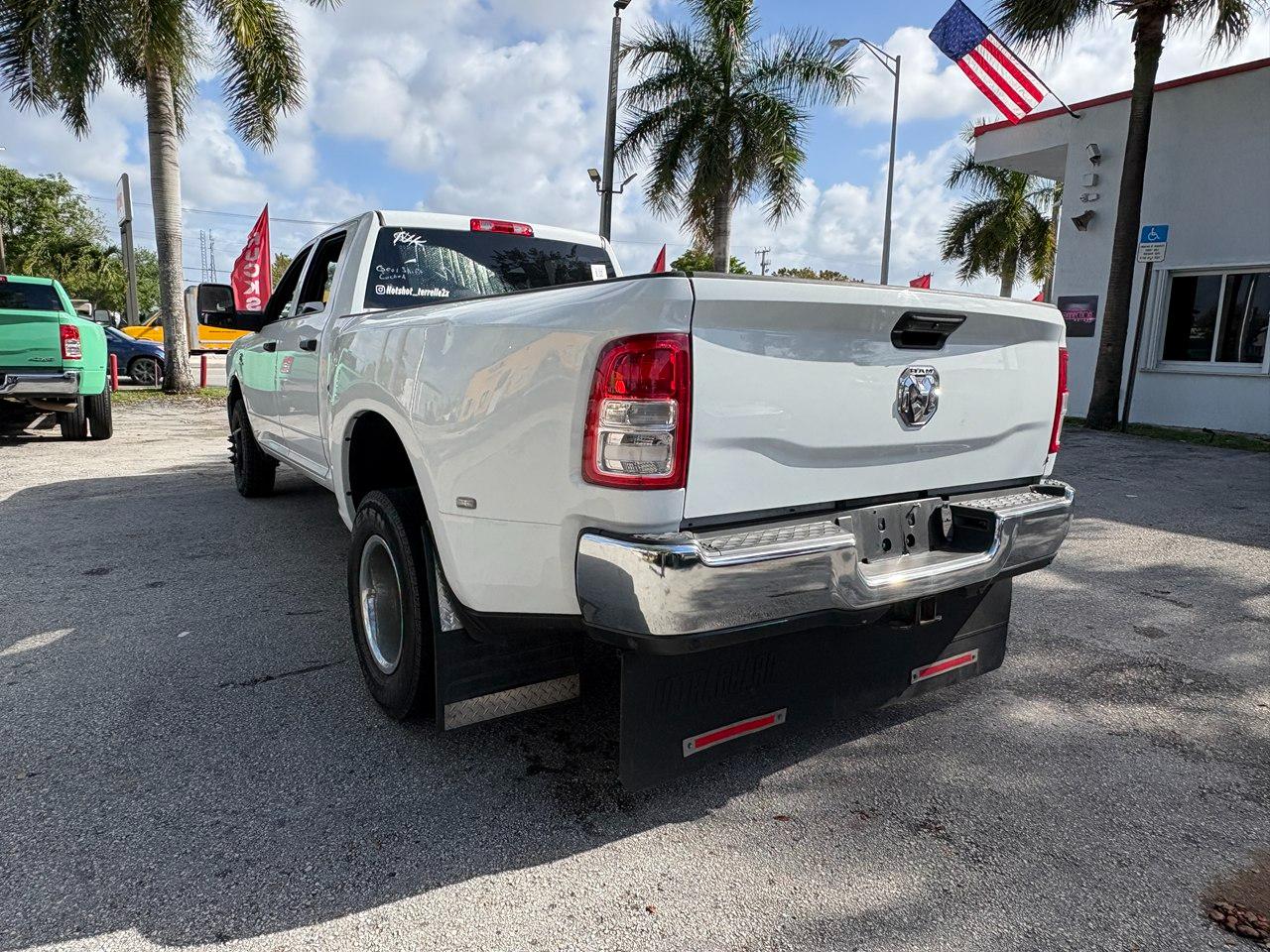 RAM 3500 Tradesman Crew Cab LWB 2WD DRW 2024