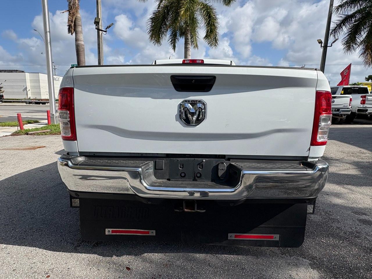 RAM 3500 Tradesman Crew Cab LWB 2WD DRW 2024