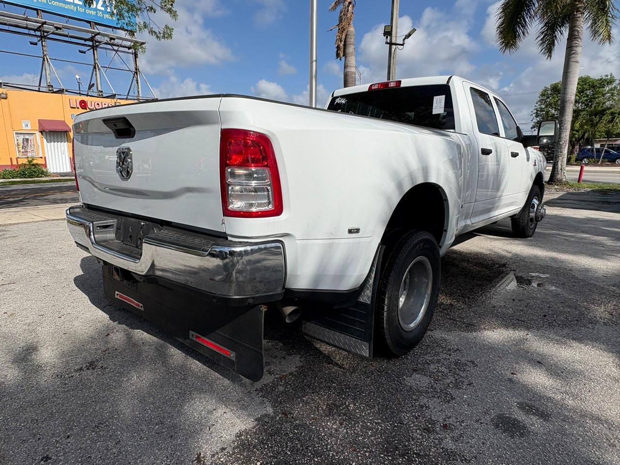 RAM 3500 Tradesman Crew Cab LWB 2WD DRW 2024
