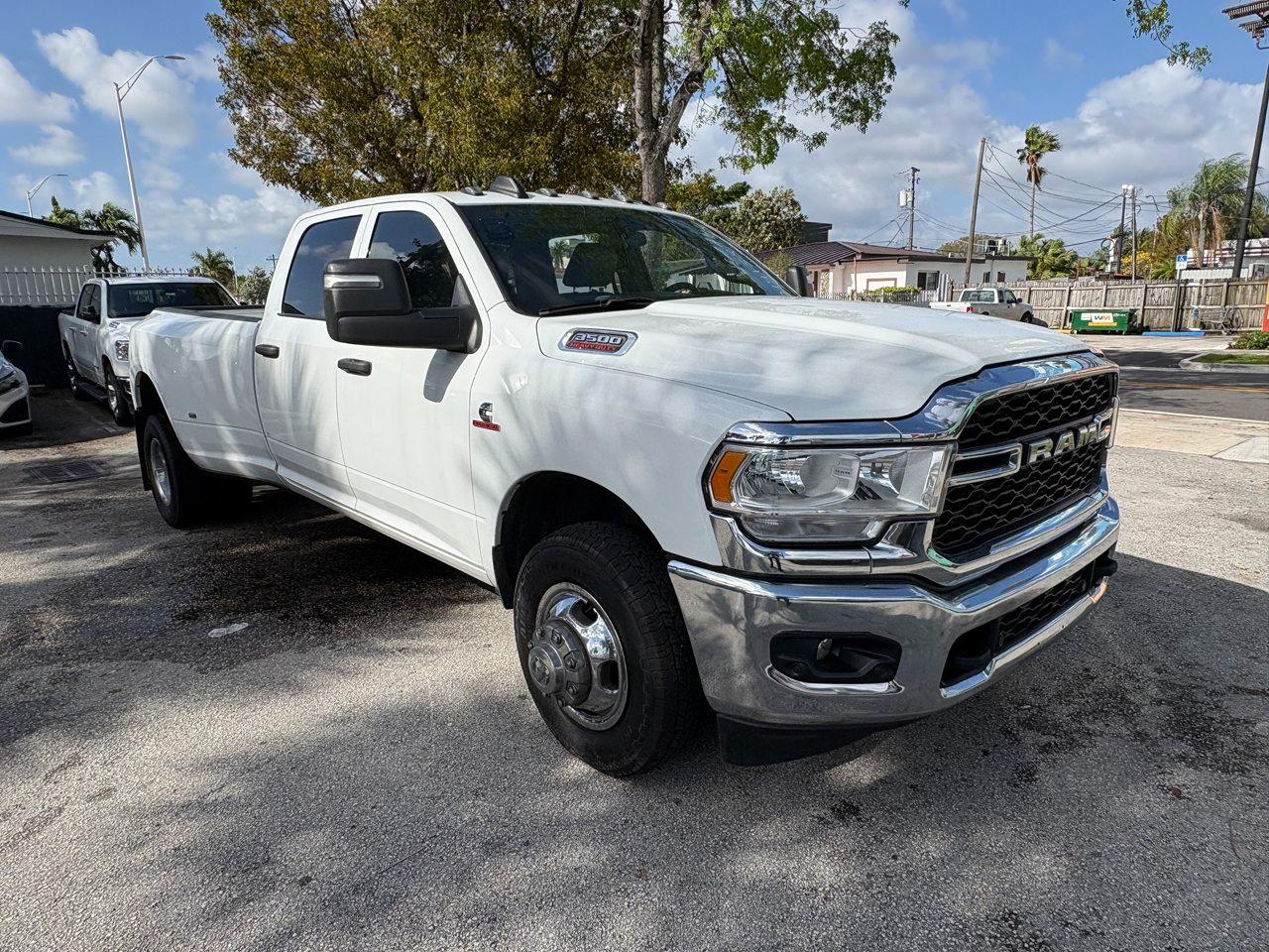 RAM 3500 Tradesman Crew Cab LWB 2WD DRW 2024