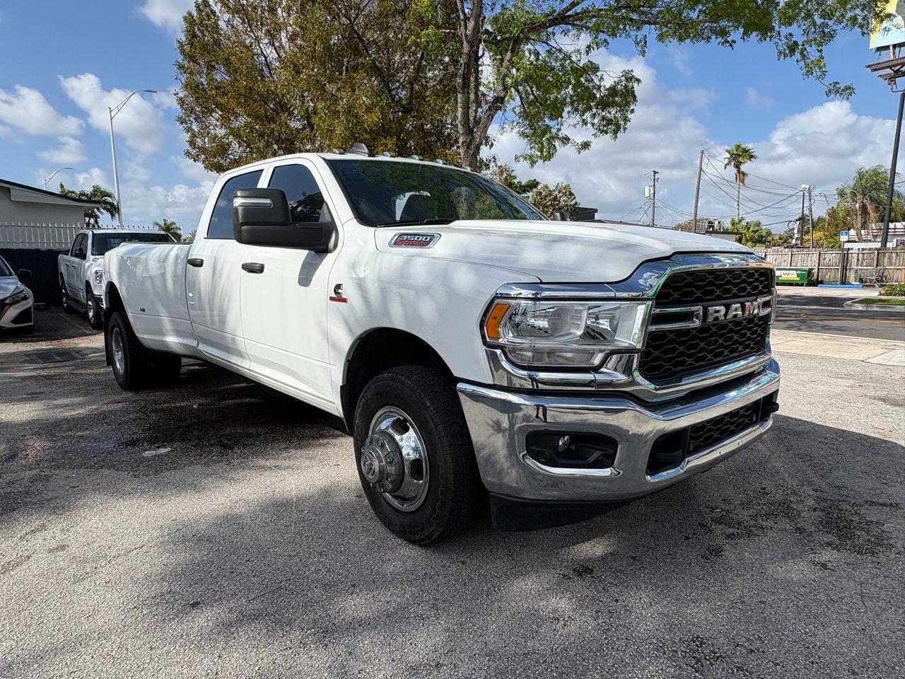 RAM 3500 Tradesman Crew Cab LWB 2WD DRW 2024