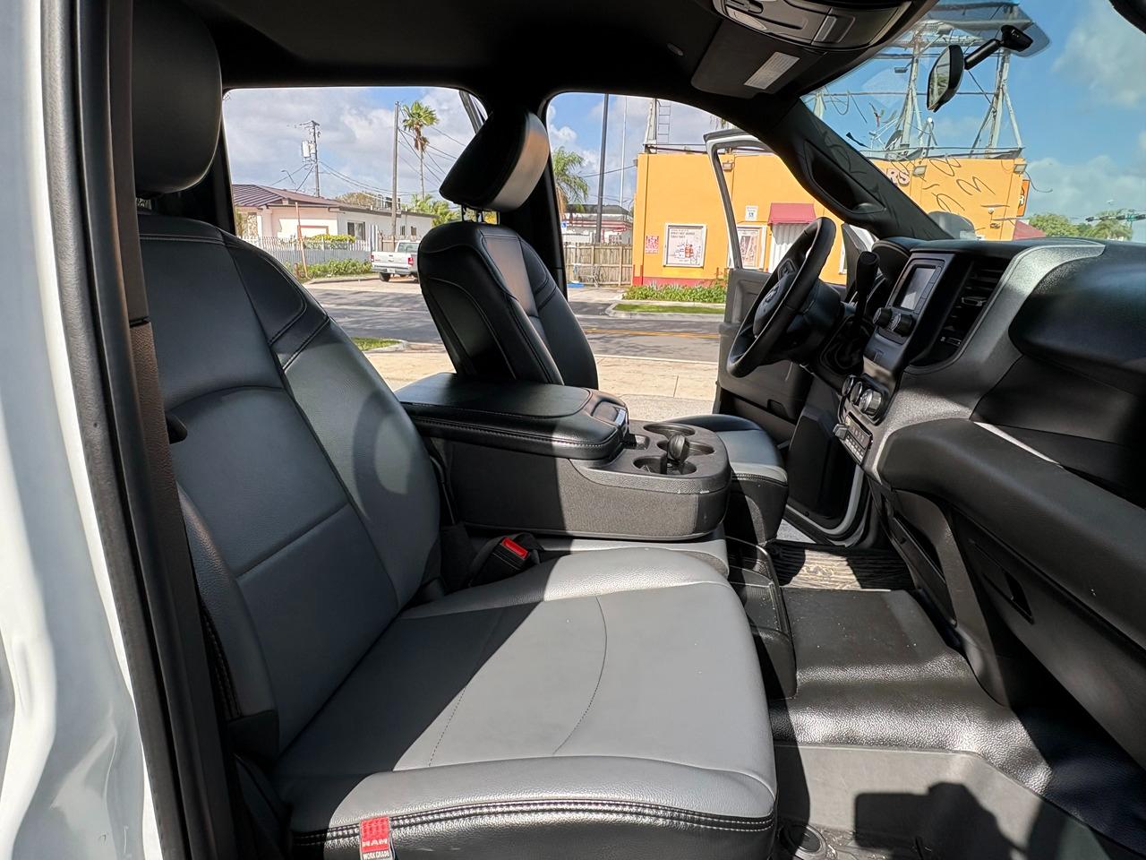 RAM 3500 Tradesman Crew Cab LWB 2WD DRW 2024