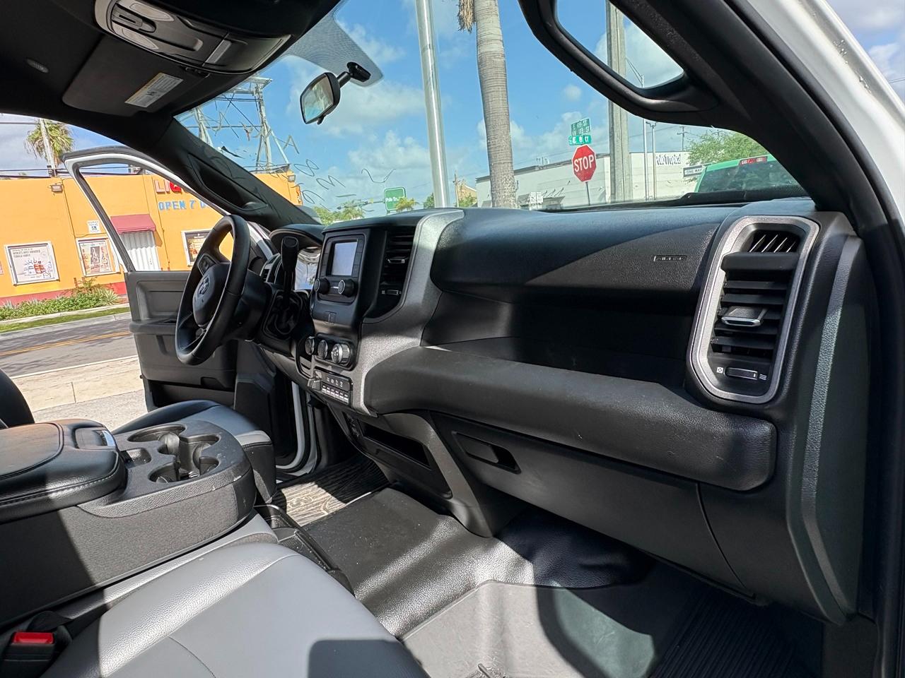 RAM 3500 Tradesman Crew Cab LWB 2WD DRW 2024