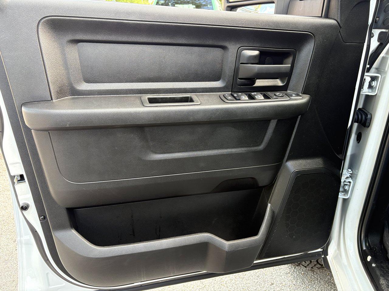 RAM 3500 Tradesman Crew Cab LWB 2WD DRW 2024