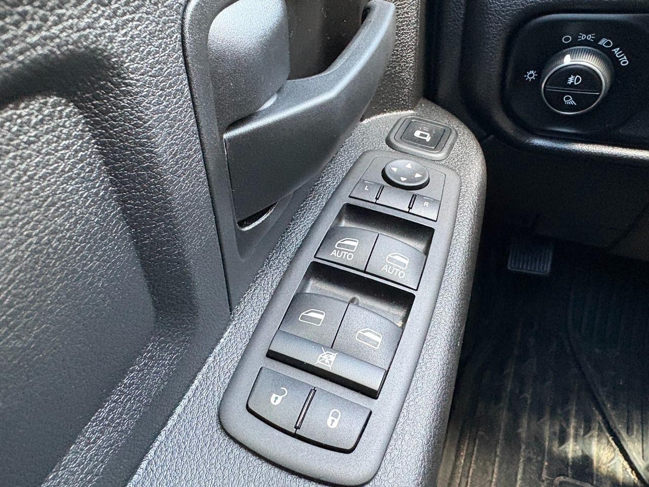 RAM 3500 Tradesman Crew Cab LWB 2WD DRW 2024