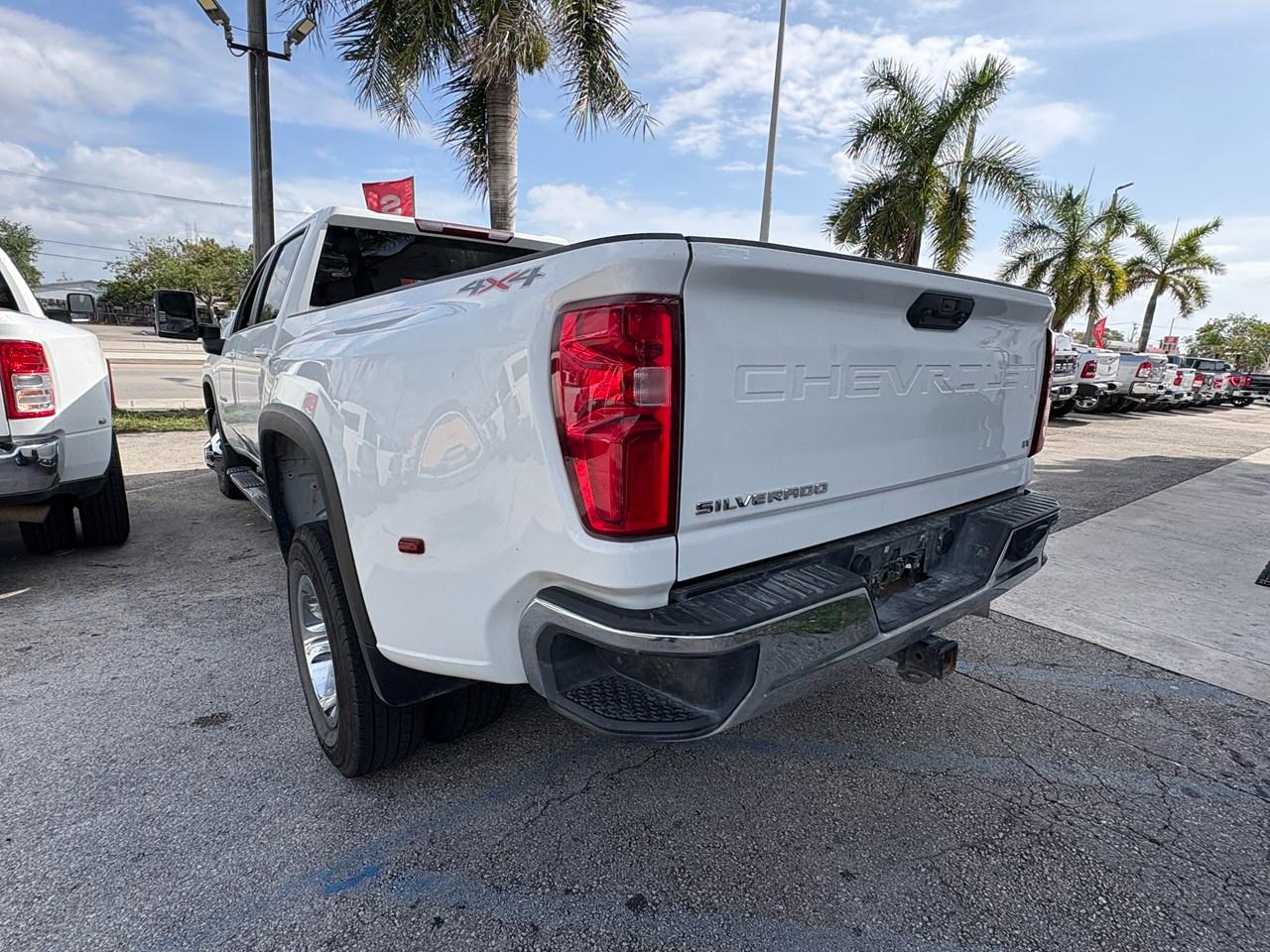 Chevrolet Silverado 3500HD LT Crew Cab 4WD 2024