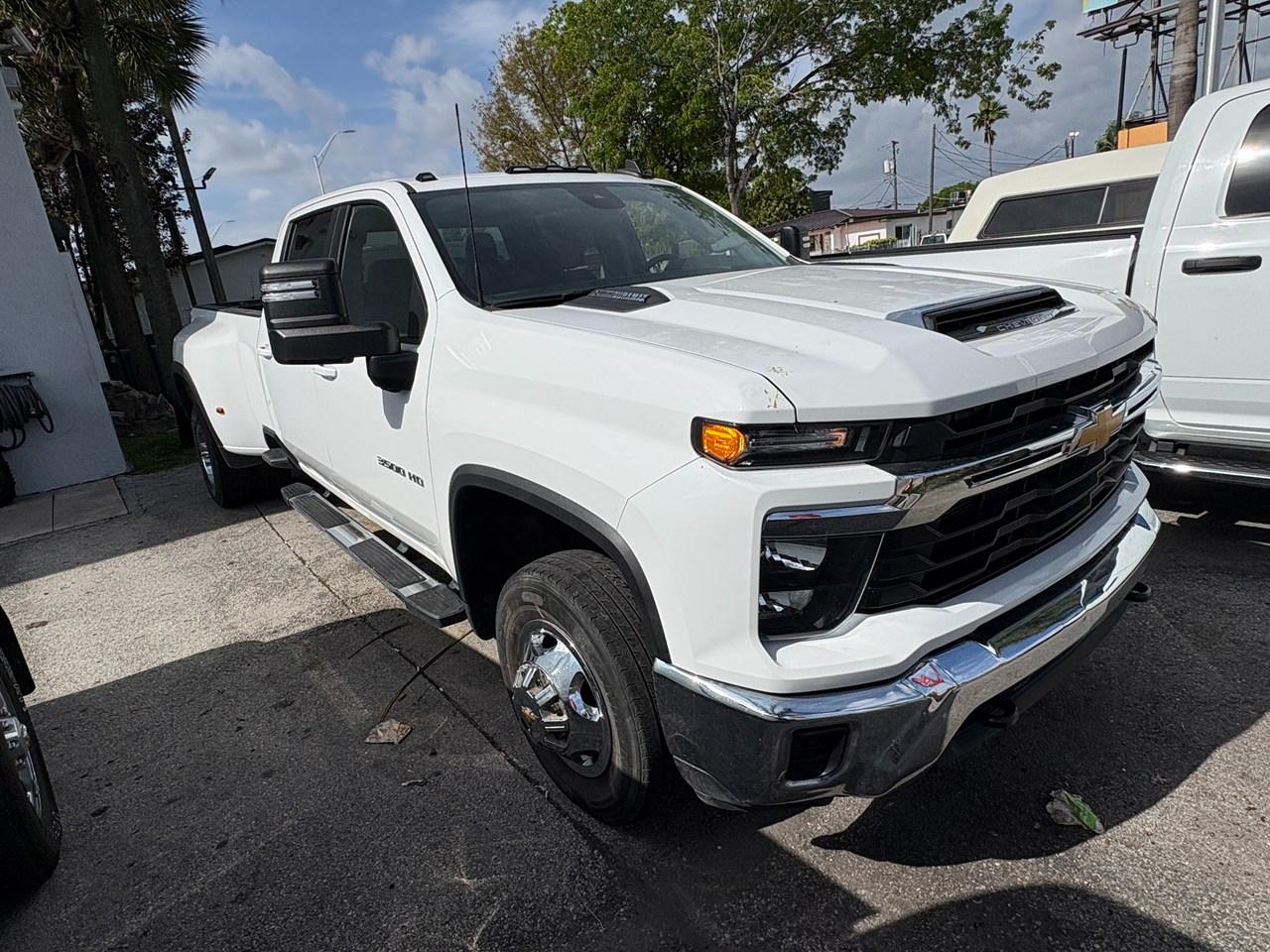 Chevrolet Silverado 3500HD LT Crew Cab 4WD 2024