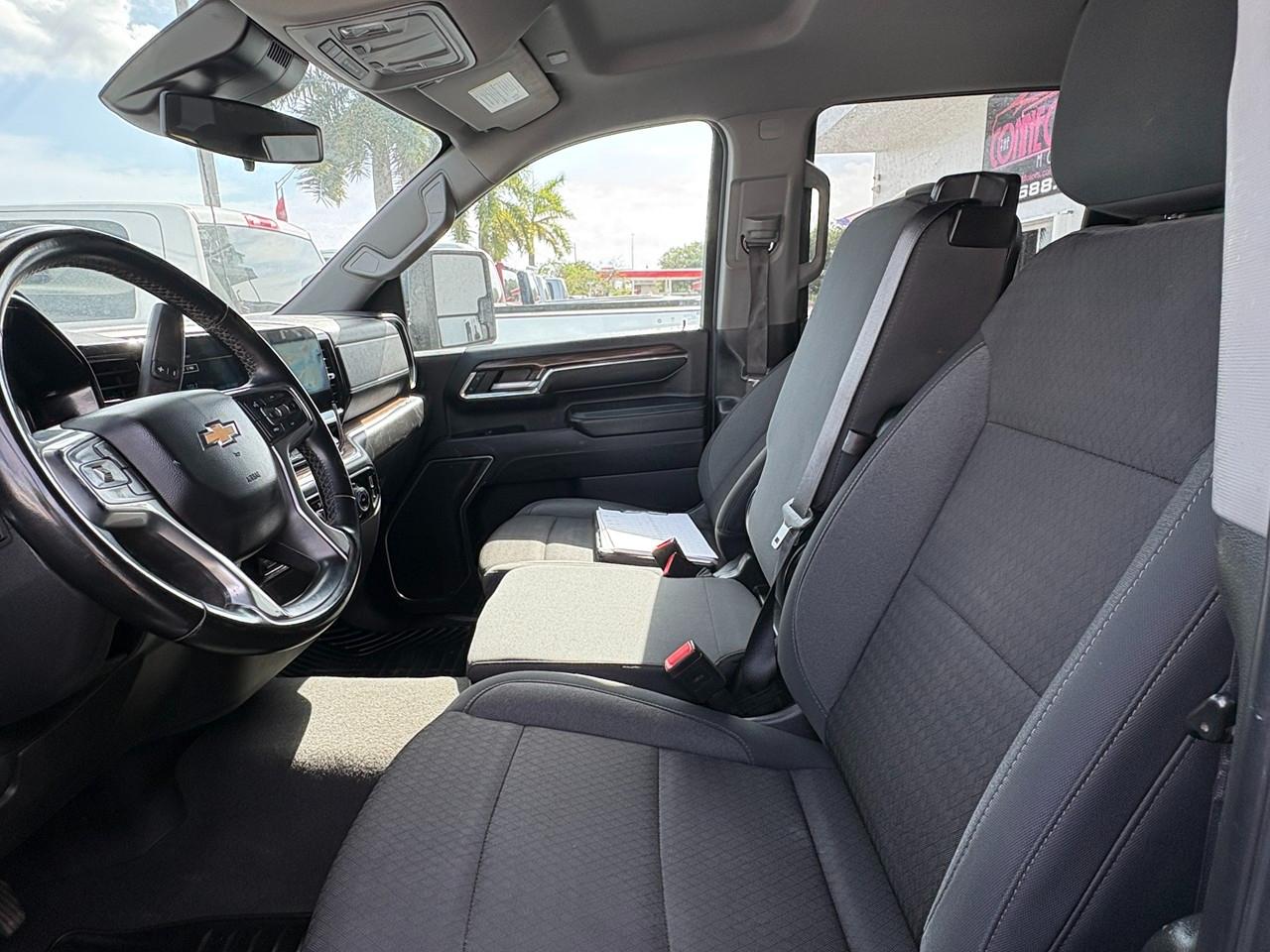 Chevrolet Silverado 3500HD LT Crew Cab 4WD 2024