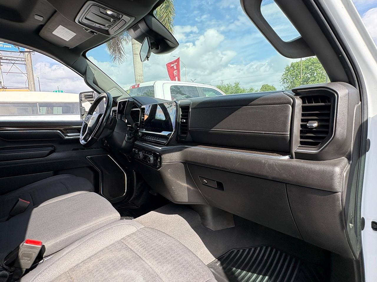 Chevrolet Silverado 3500HD LT Crew Cab 4WD 2024