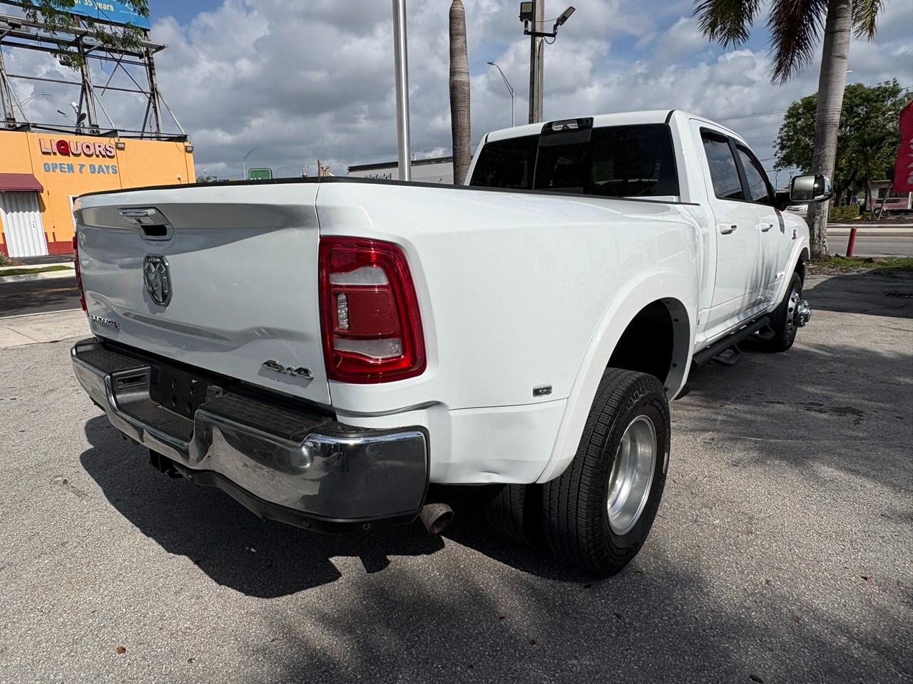 RAM 3500 Laramie Crew Cab LWB 4WD DRW 2022