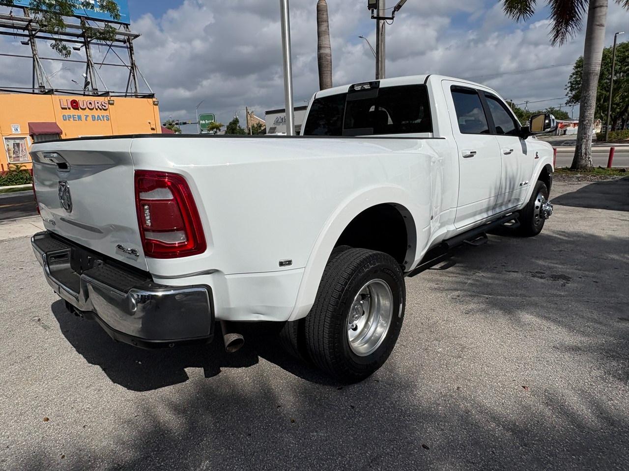 RAM 3500 Laramie Crew Cab LWB 4WD DRW 2022