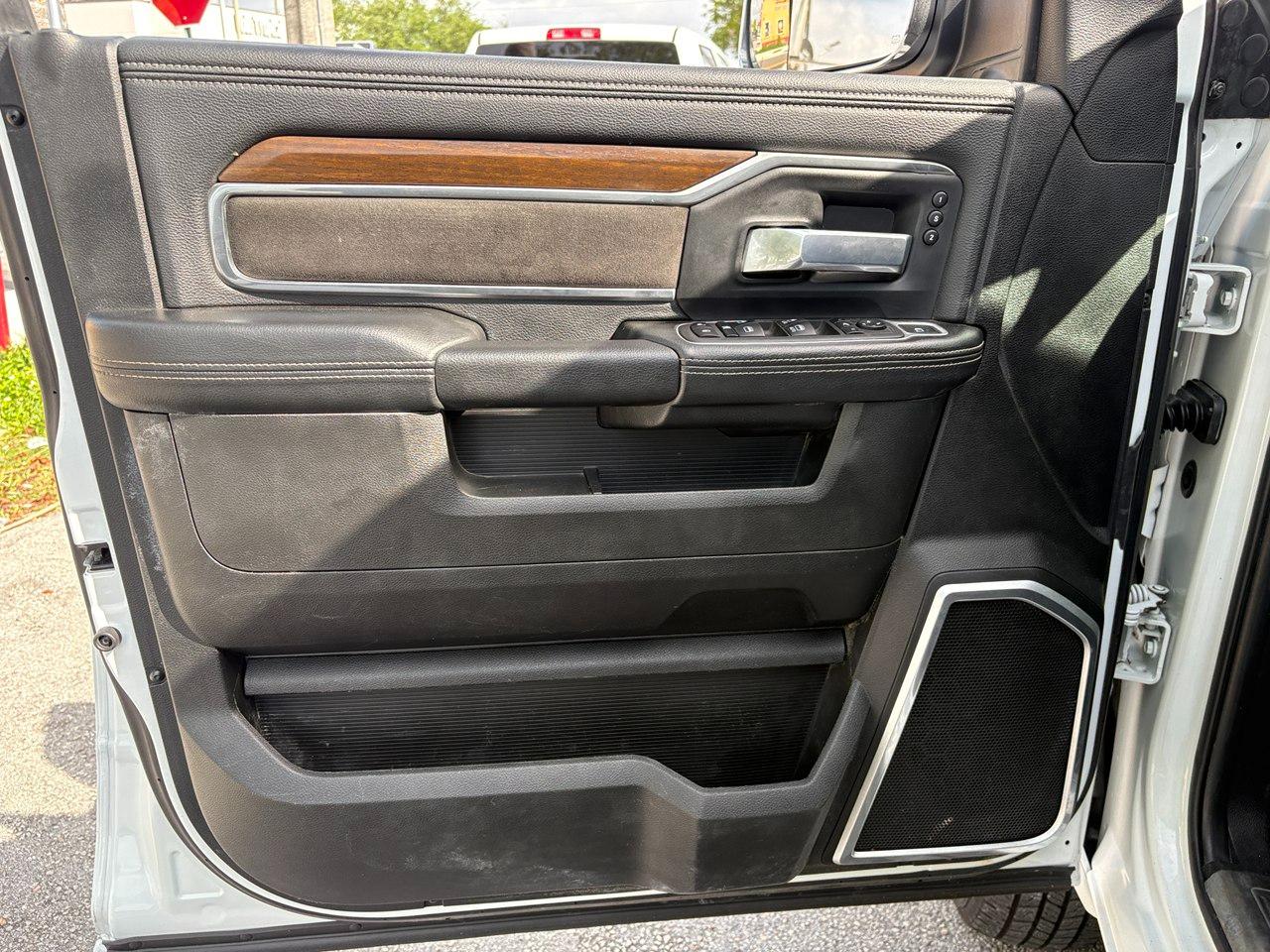 RAM 3500 Laramie Crew Cab LWB 4WD DRW 2022