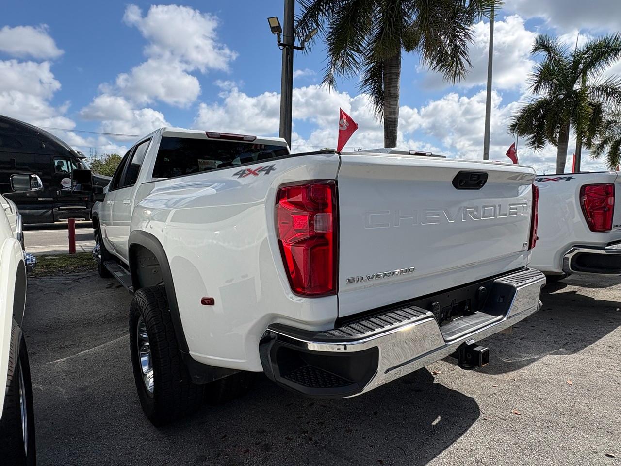 Chevrolet Silverado 3500HD LT Crew Cab 4WD 2024