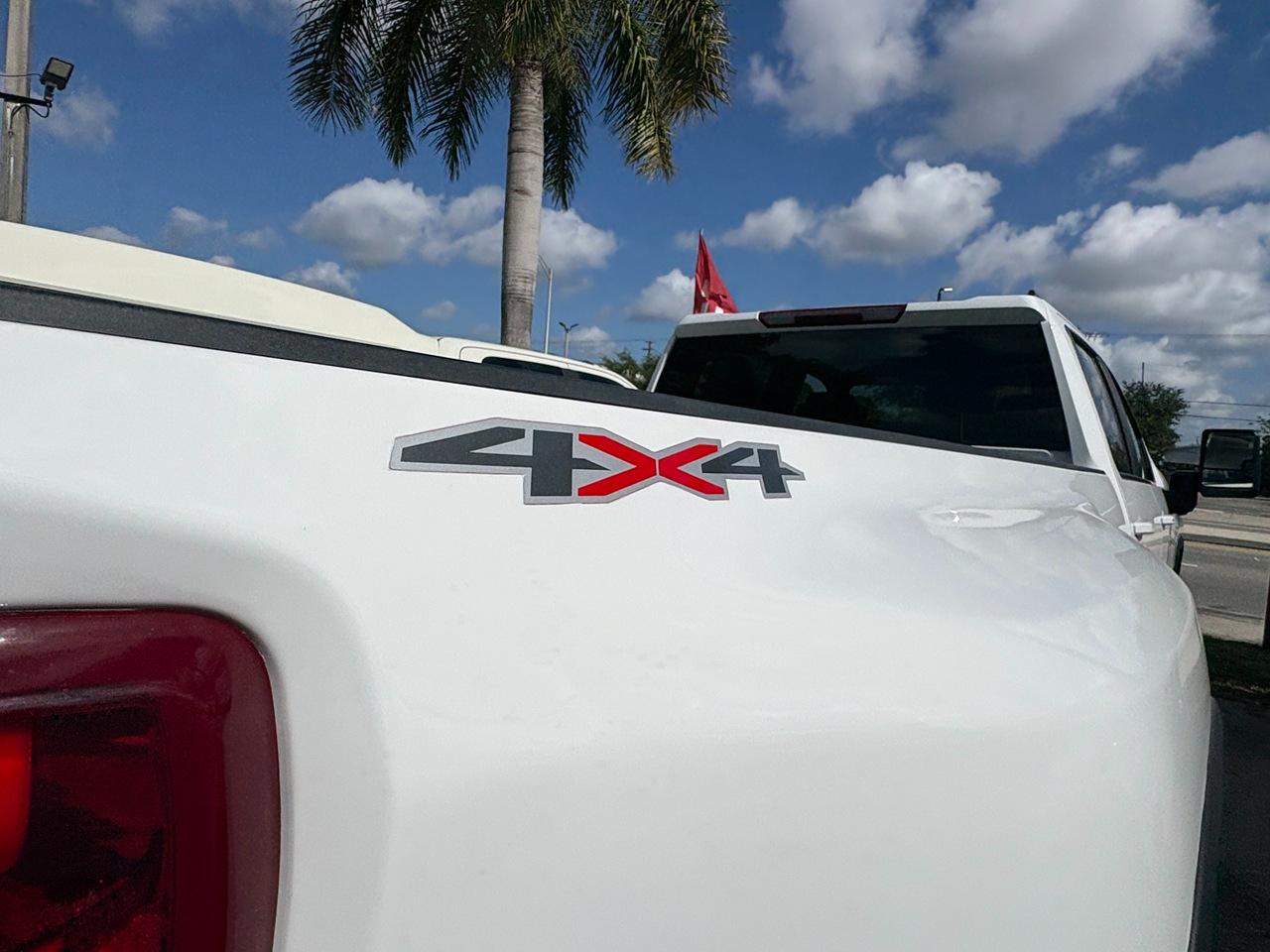 Chevrolet Silverado 3500HD LT Crew Cab 4WD 2024