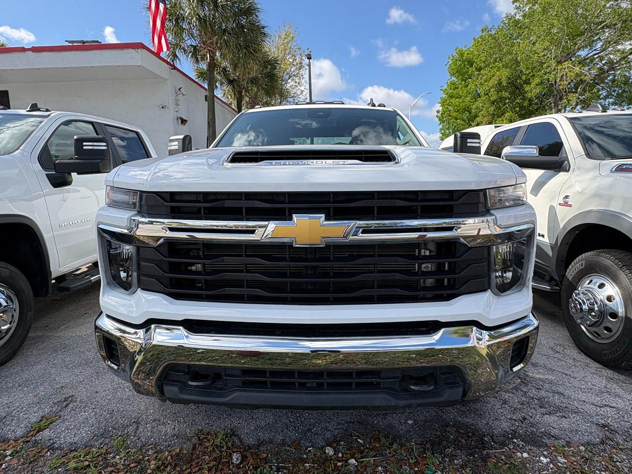 Chevrolet Silverado 3500HD LT Crew Cab 4WD 2024