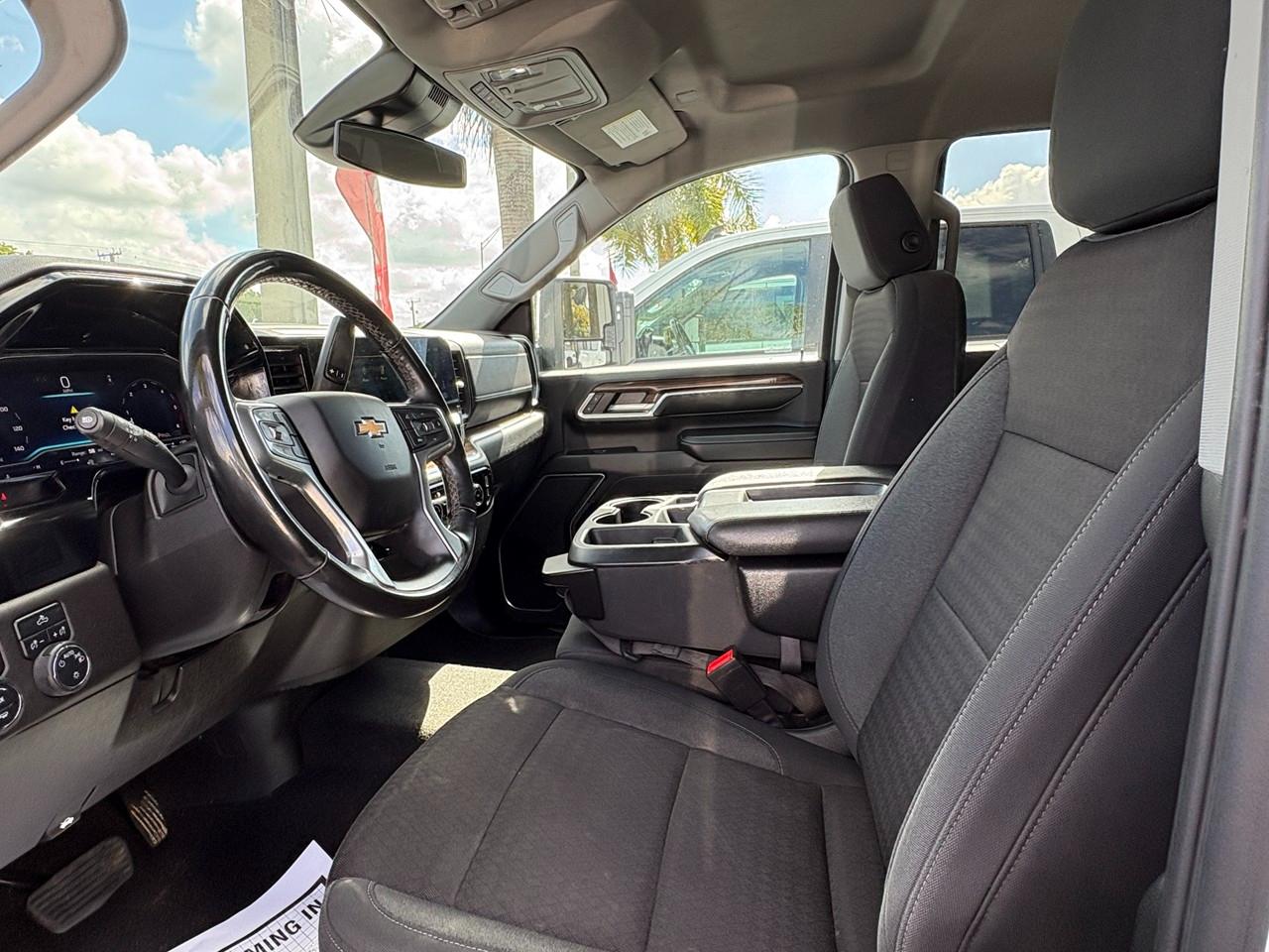 Chevrolet Silverado 3500HD LT Crew Cab 4WD 2024