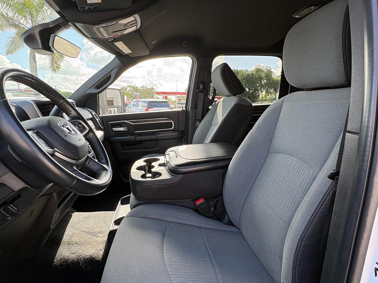 RAM 3500 Big Horn Crew Cab LWB 4WD DRW 2024