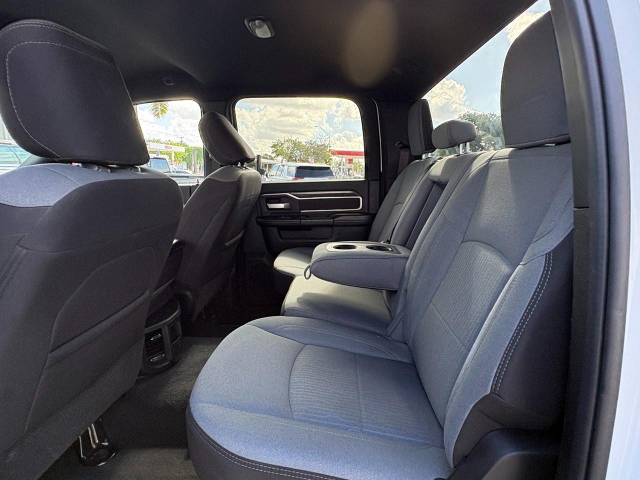 RAM 3500 Big Horn Crew Cab LWB 4WD DRW 2024