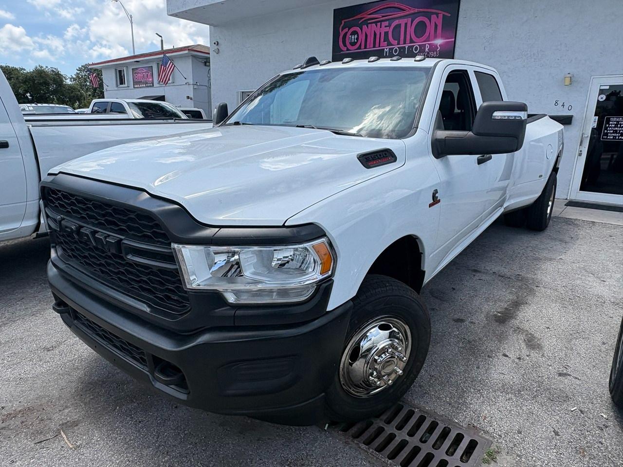 RAM 3500 Tradesman Crew Cab 4WD DRW 2023