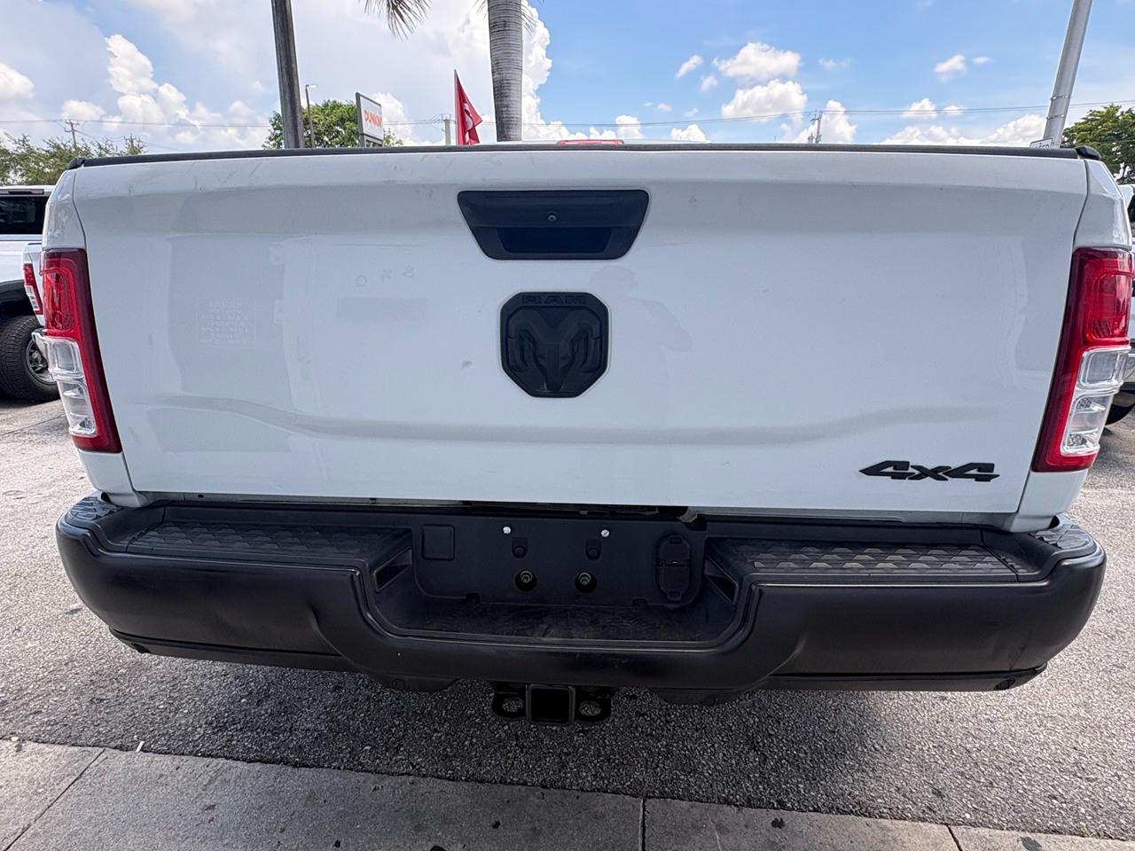 RAM 3500 Tradesman Crew Cab 4WD DRW 2023